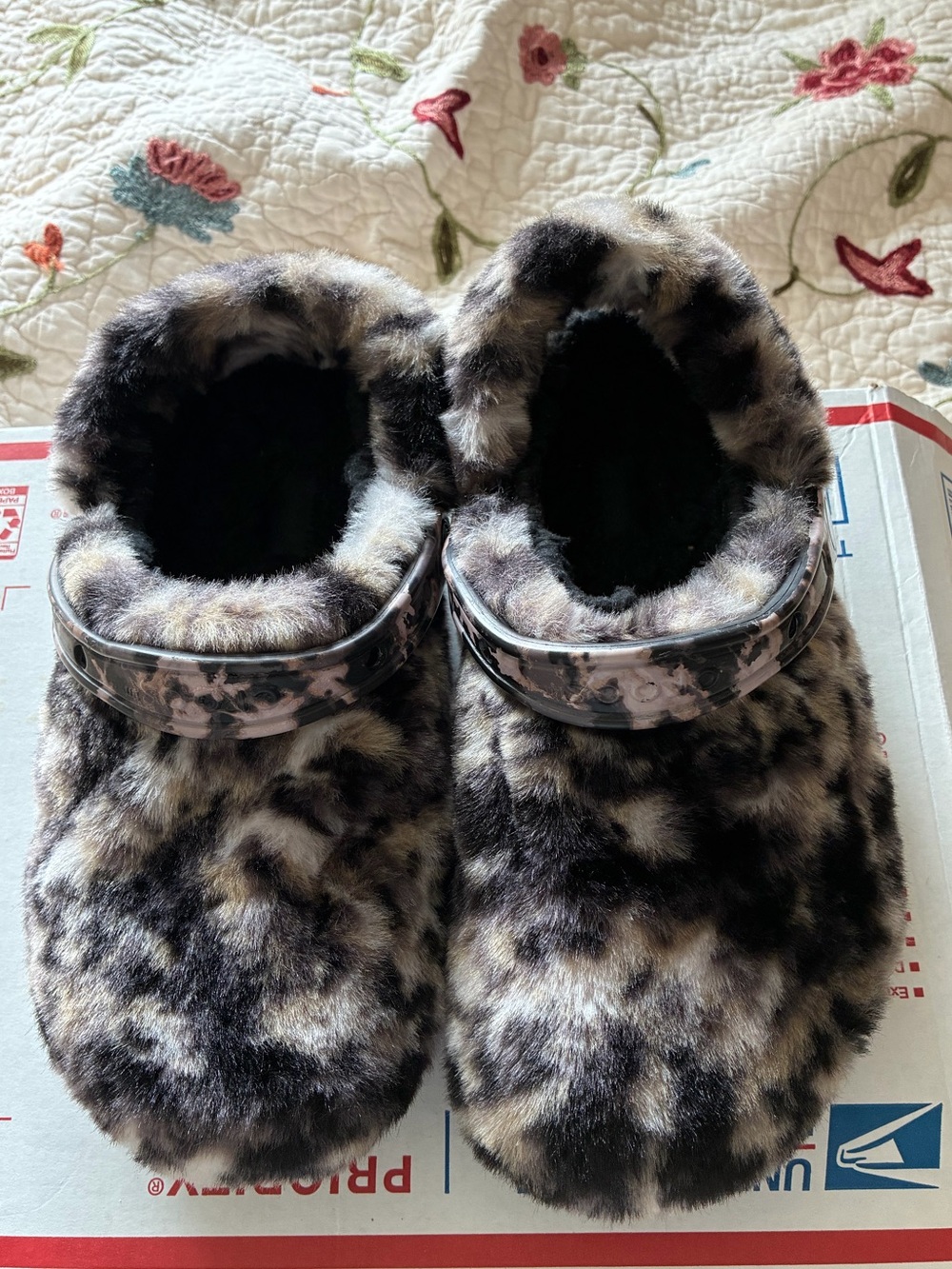 The Crocs Classic Fur Sure Faux Fur Leopard Print Crocs Women's Size 8 Men’s 6